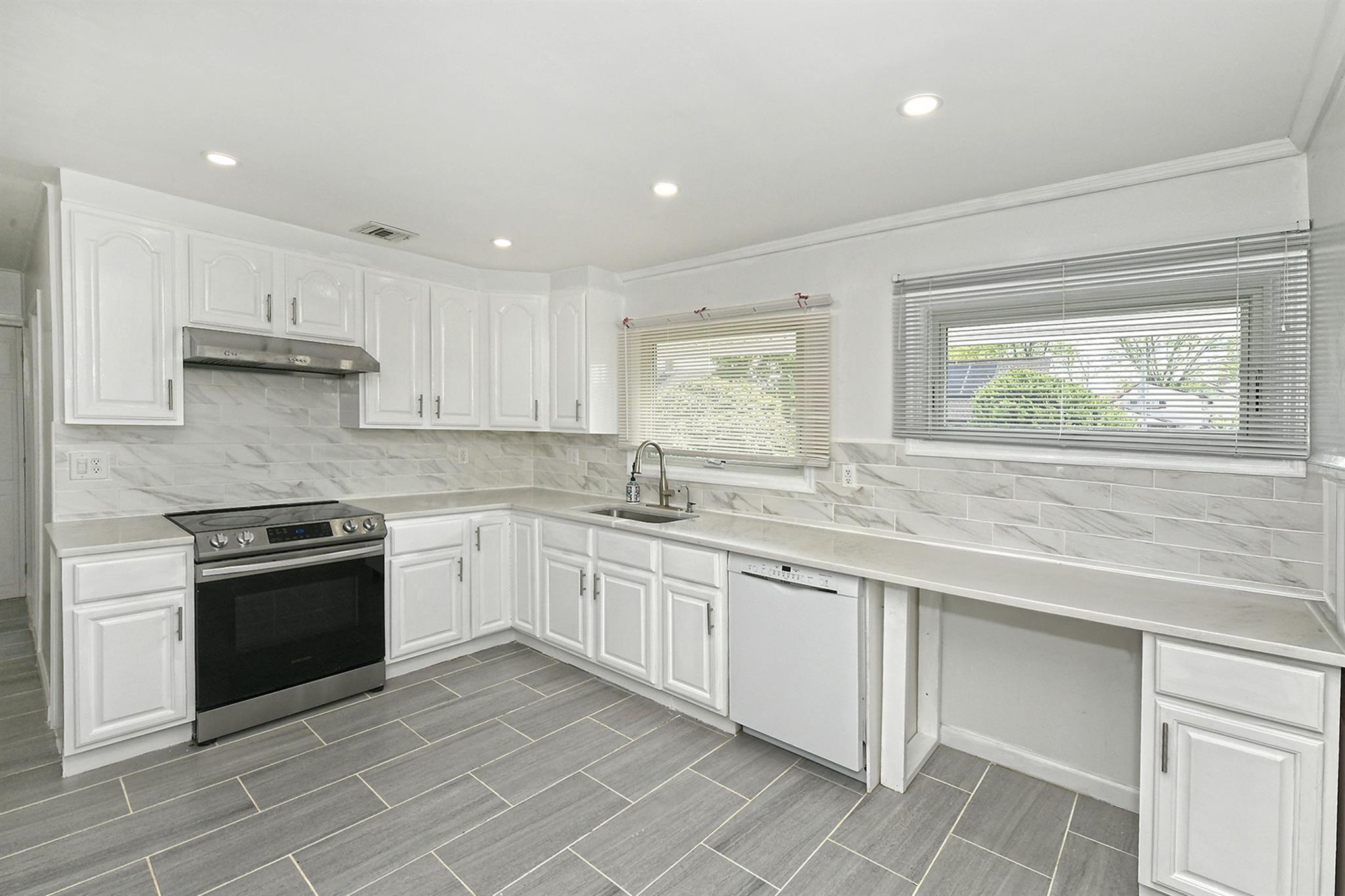 Single Family Sky  Nassau County, NY 11756, MLS-853127-7