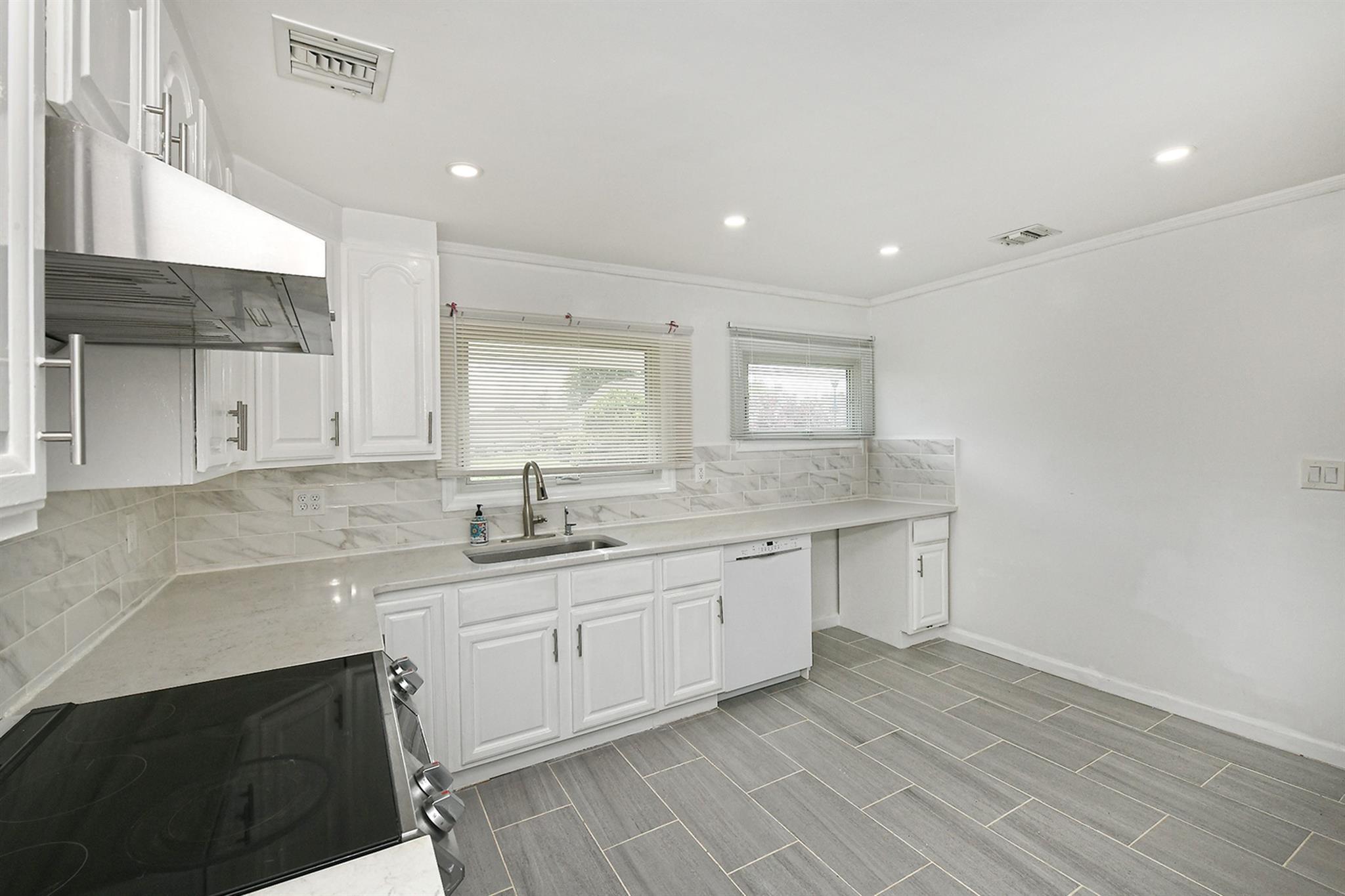 Single Family Sky  Nassau County, NY 11756, MLS-853127-8