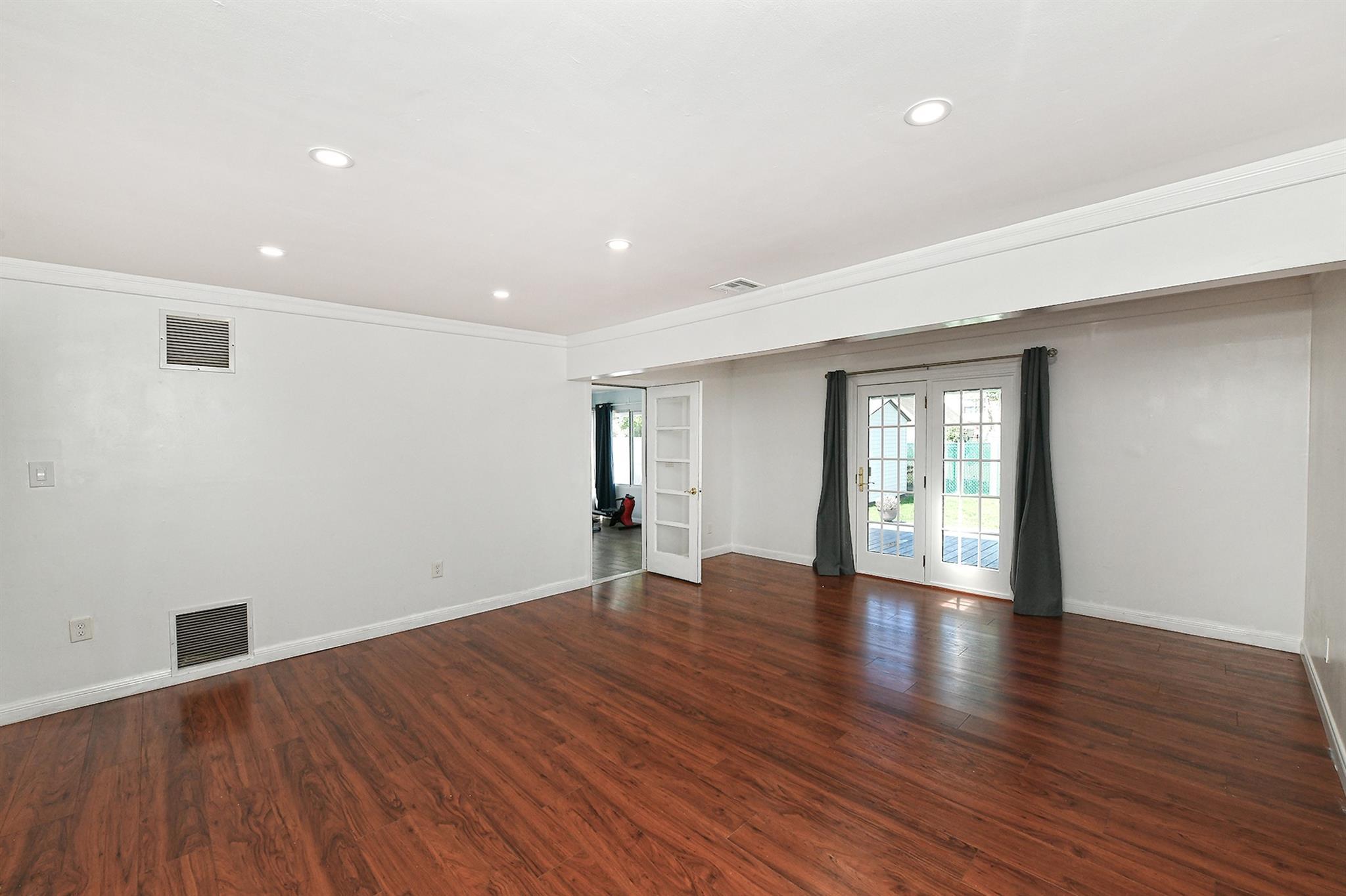 Single Family Sky  Nassau County, NY 11756, MLS-853127-9