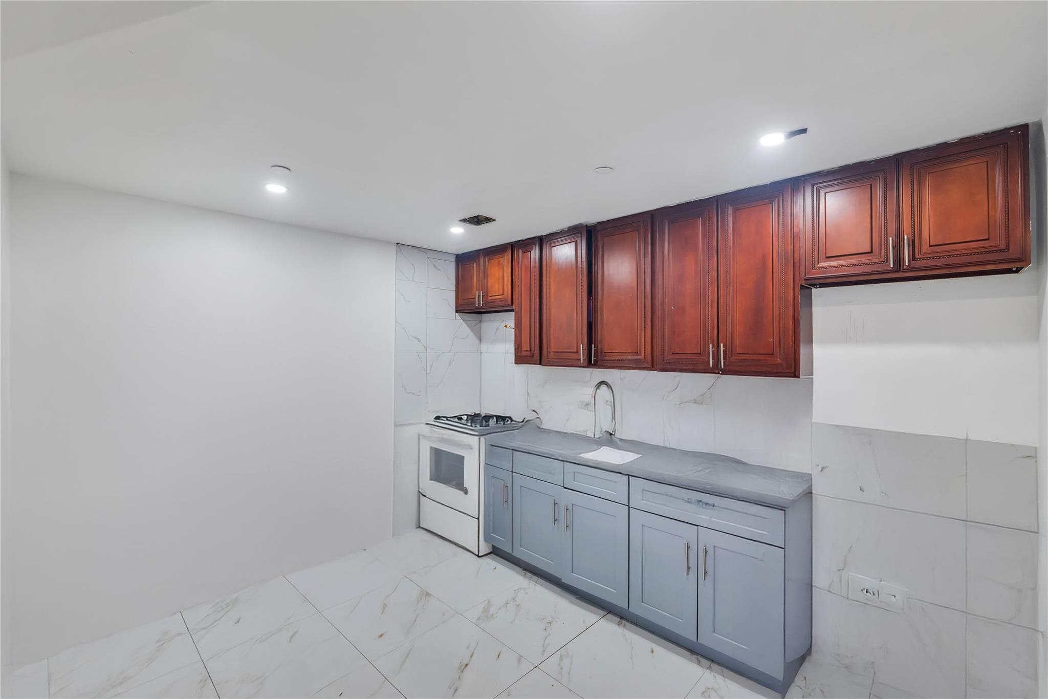 Single Family Ralph  Brooklyn, NY 11233, MLS-853135-5