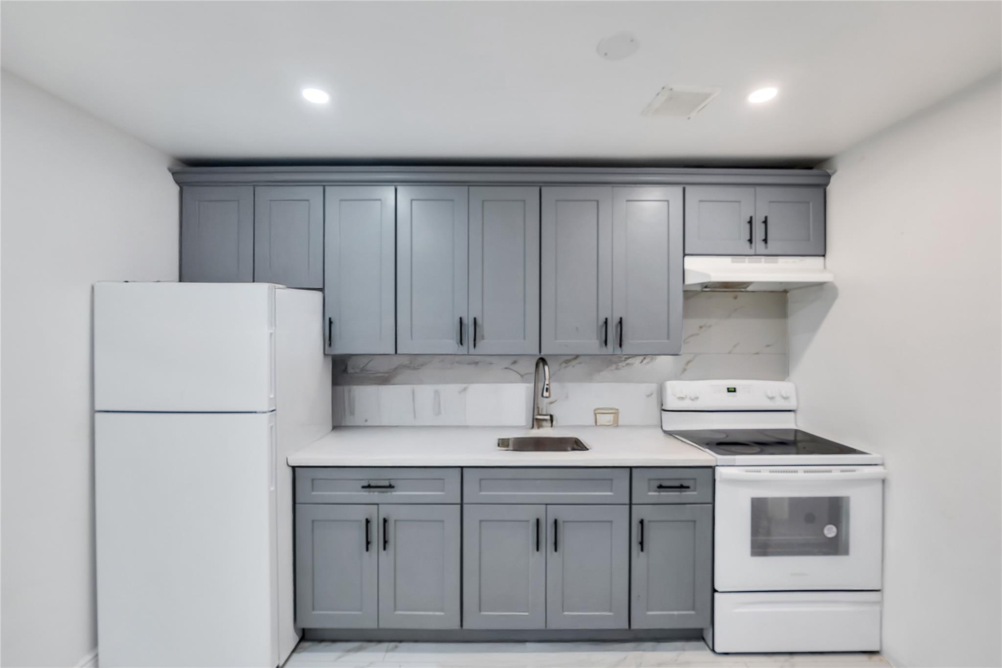 Single Family Ralph  Brooklyn, NY 11233, MLS-853175-8