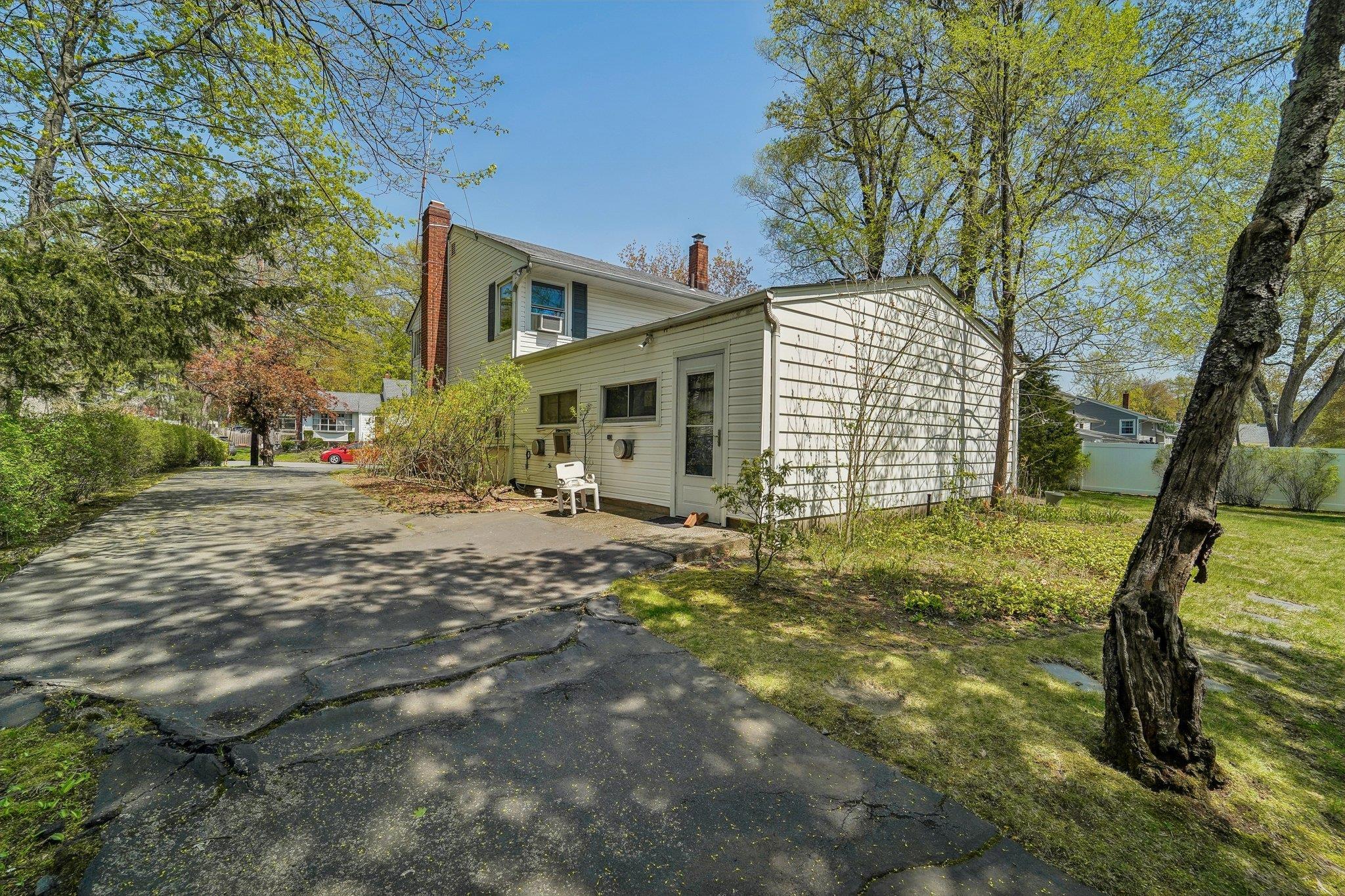 Single Family Nauraushaun  Rockland County, NY 10965, MLS-853231-32