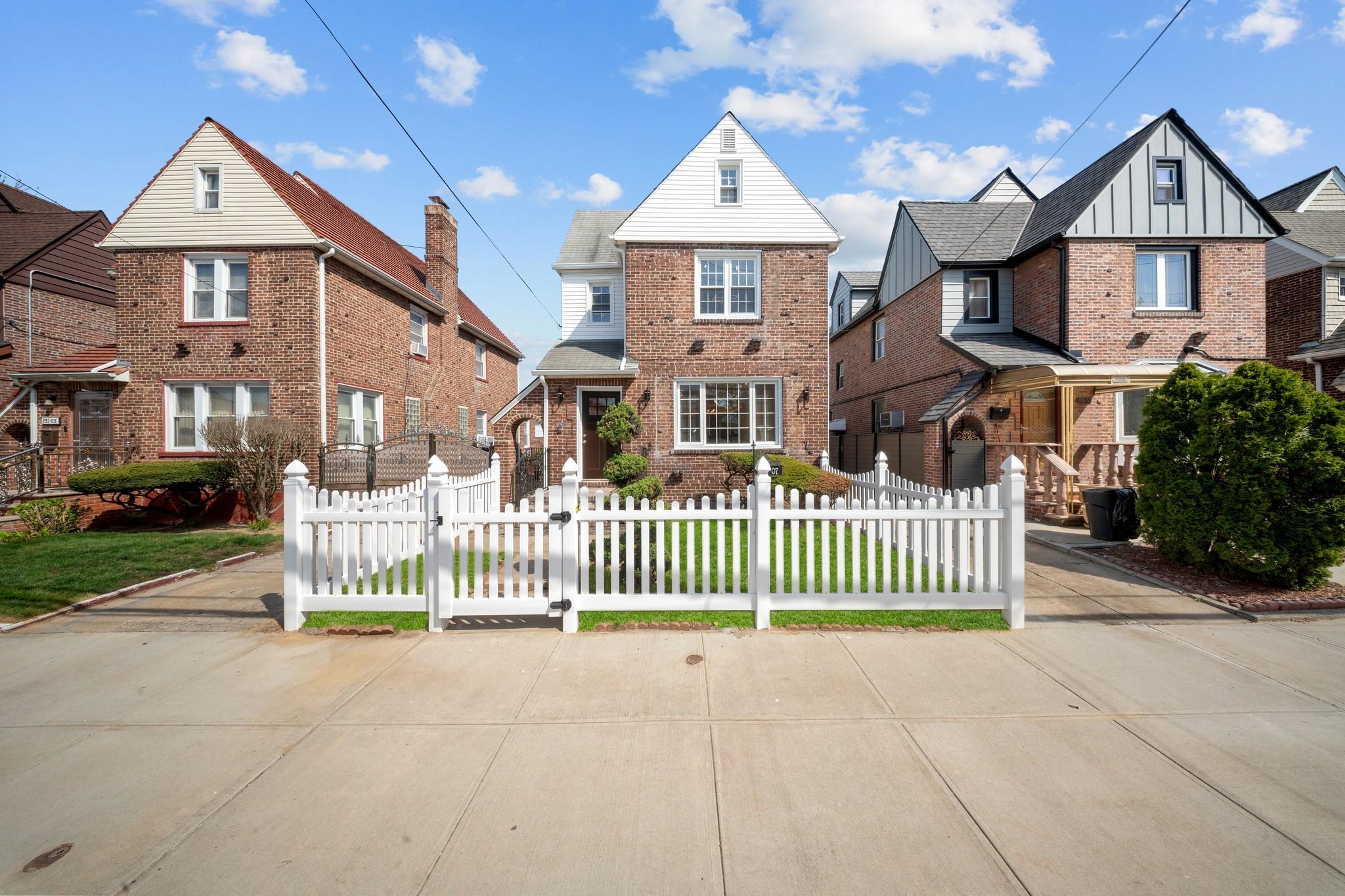 Single Family 229th  Queens, NY 11413, MLS-853233-30