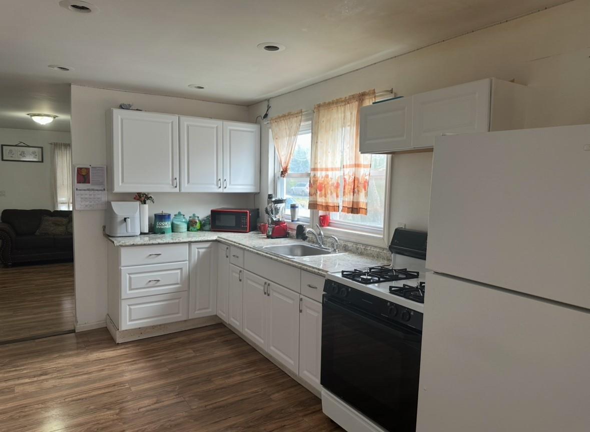 Single Family Avenue  Suffolk County, NY 11901, MLS-853272-5