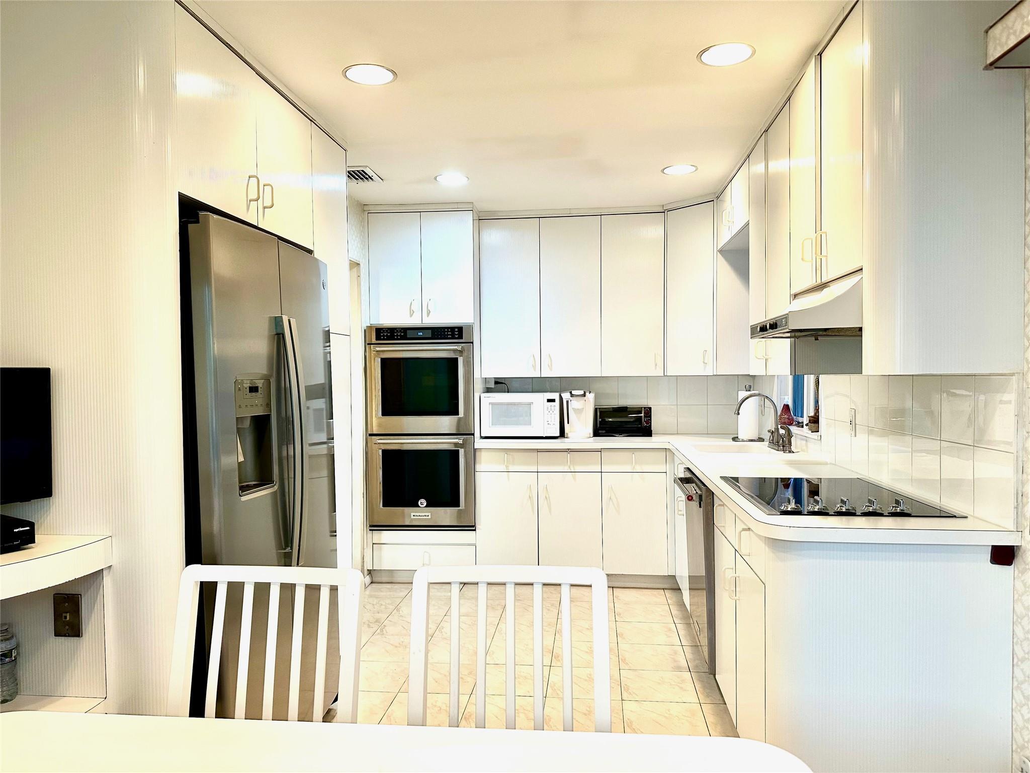 Single Family Clover  Nassau County, NY 11554, MLS-853318-16