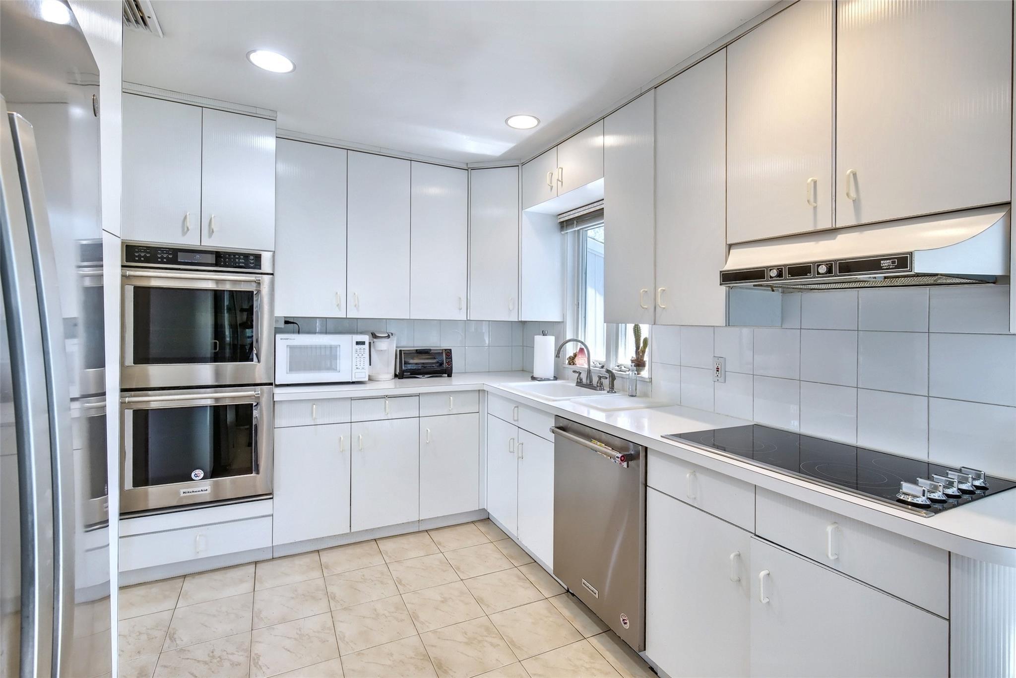 Single Family Clover  Nassau County, NY 11554, MLS-853318-17