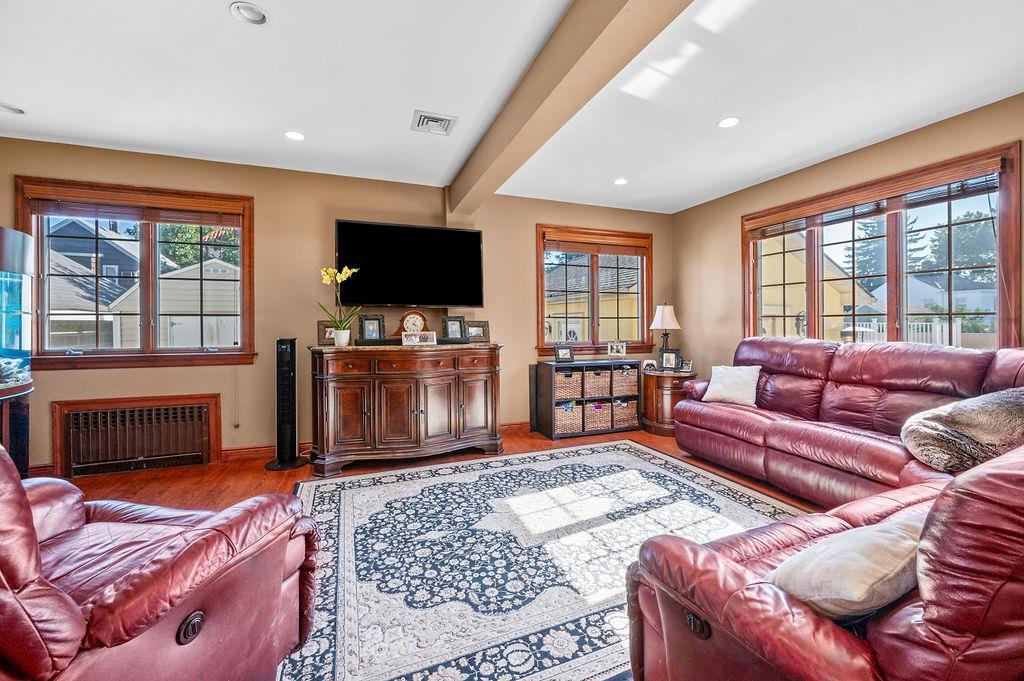 Single Family 11  Queens, NY 11357, MLS-853320-10