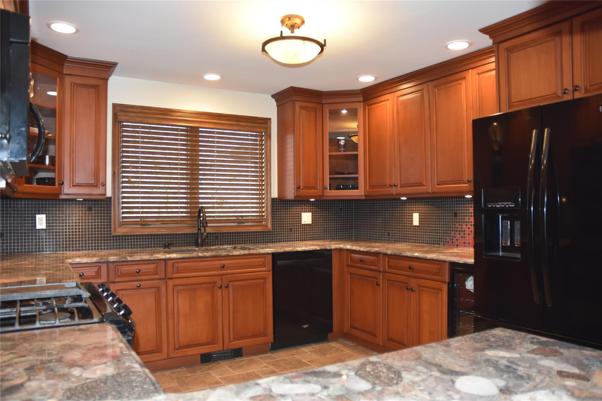 Single Family Central  Suffolk County, NY 11701, MLS-853354-2