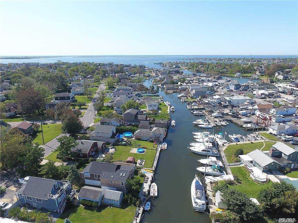 Single Family Central  Suffolk County, NY 11701, MLS-853354-27