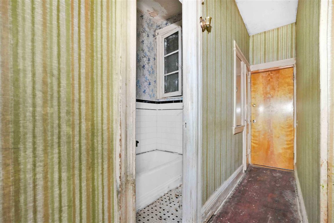 Single Family 77th  Queens, NY 11385, MLS-853473-10
