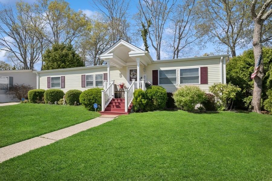 Single Family 1661 Old Country Road  Suffolk County, NY 11901, MLS-853487-4