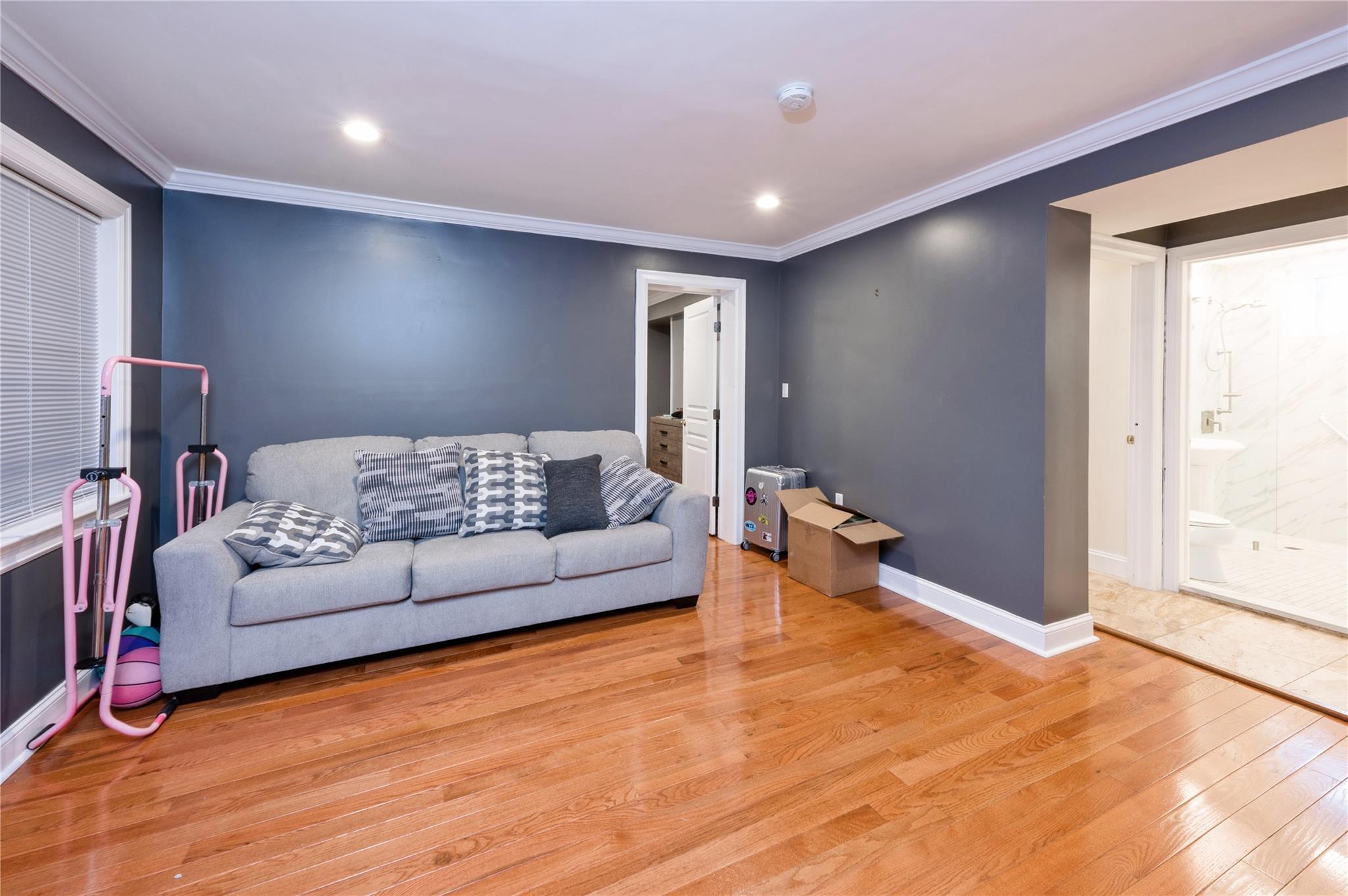 Single Family Longstreet  Bronx, NY 10465, MLS-853551-23