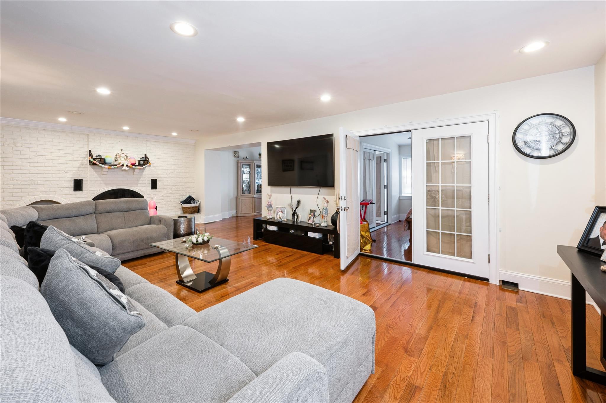 Single Family Longstreet  Bronx, NY 10465, MLS-853551-8