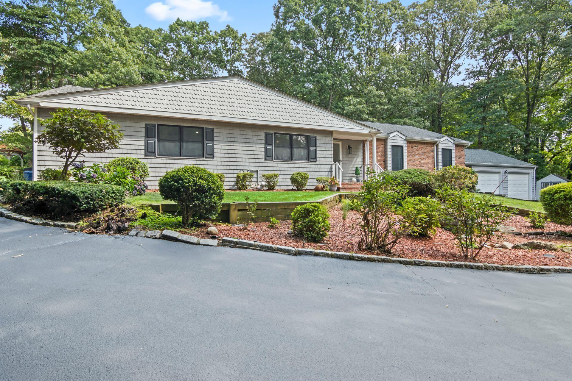 Single Family Brookhill  Suffolk County, NY 11743, MLS-853552-5