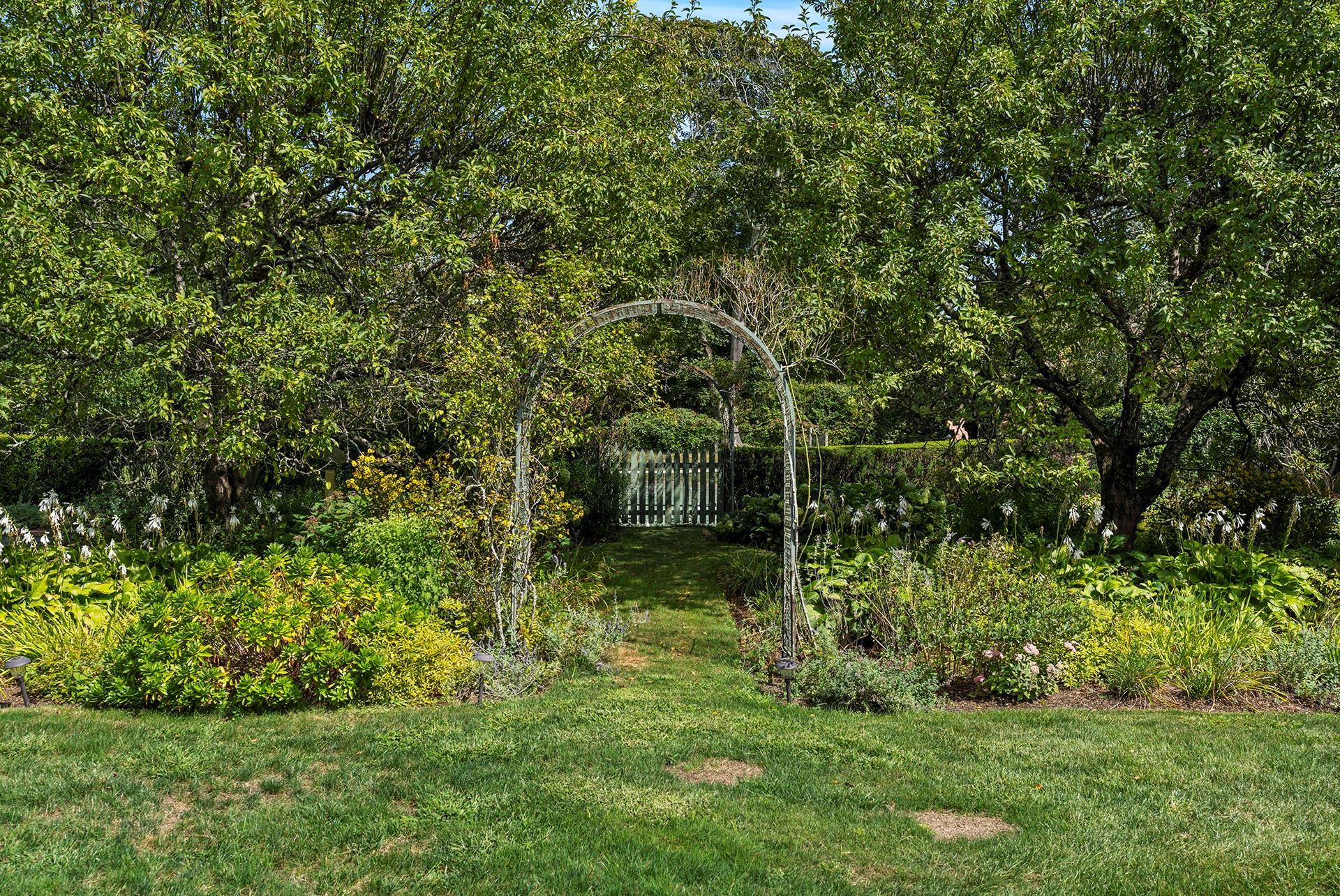 Single Family Captains Neck  Suffolk County, NY 11968, MLS-853564-16