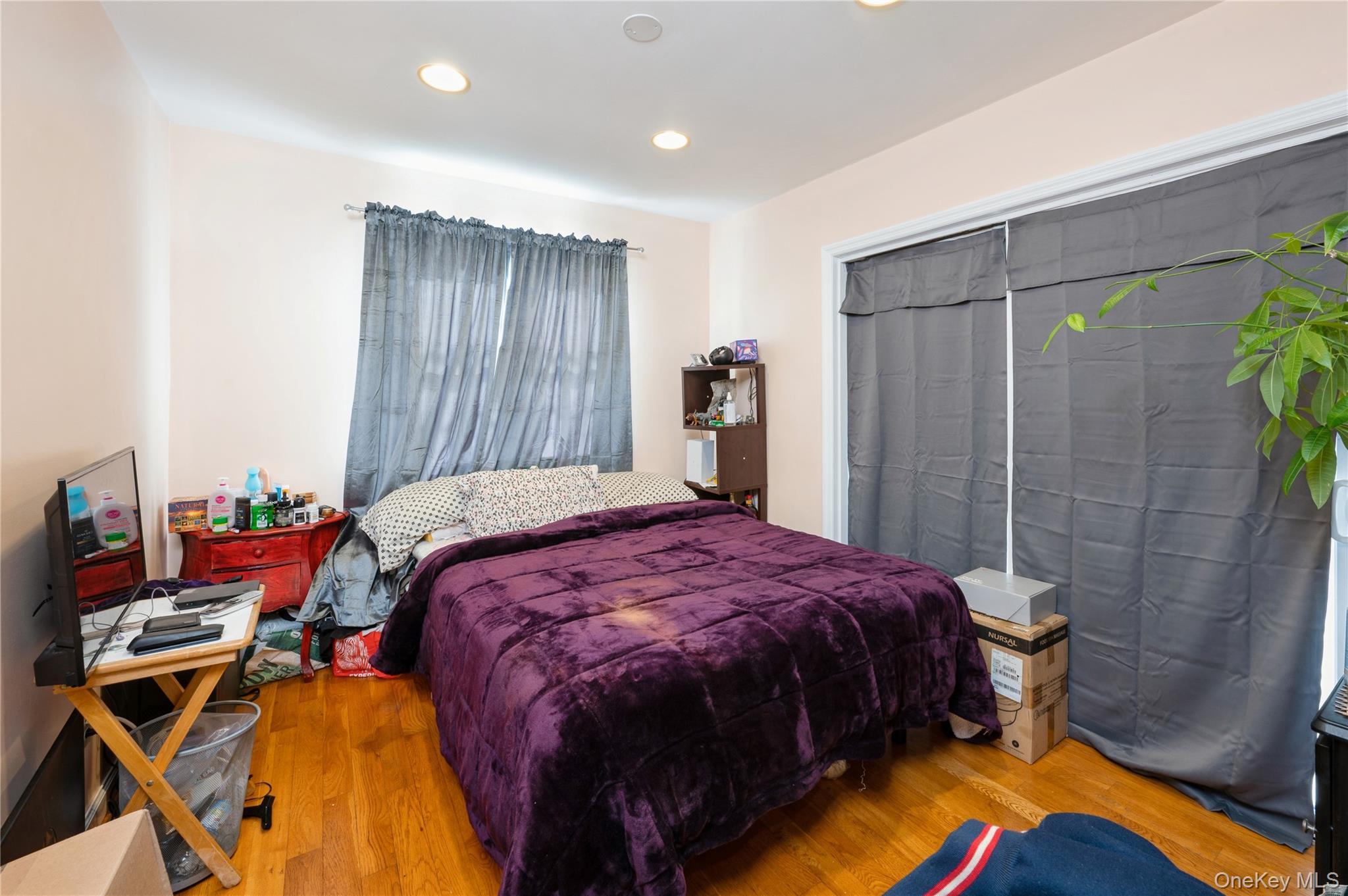 Single Family Longstreet  Bronx, NY 10465, MLS-853570-24
