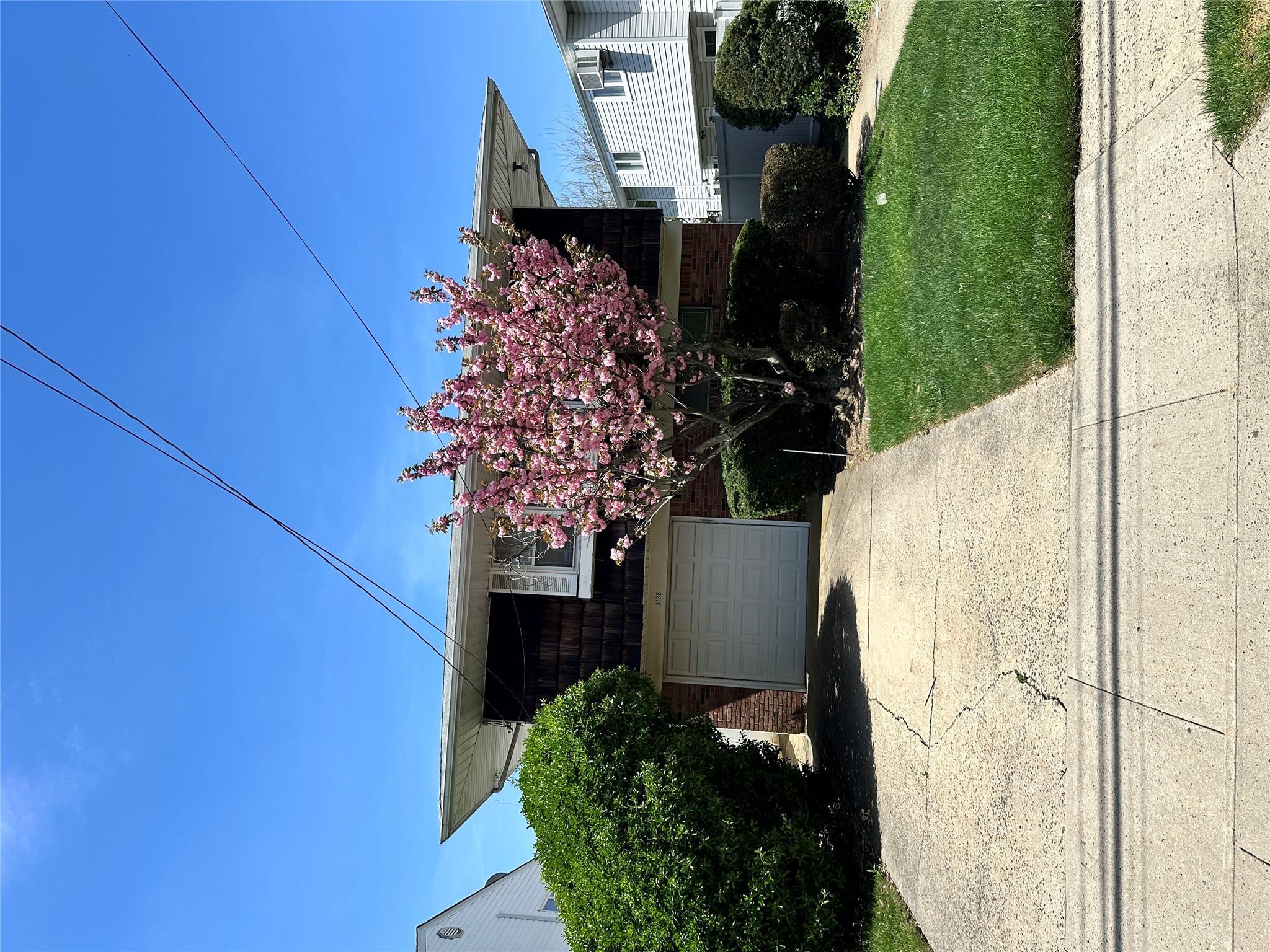 Single Family Schreiber  Nassau County, NY 11510, MLS-853661-2