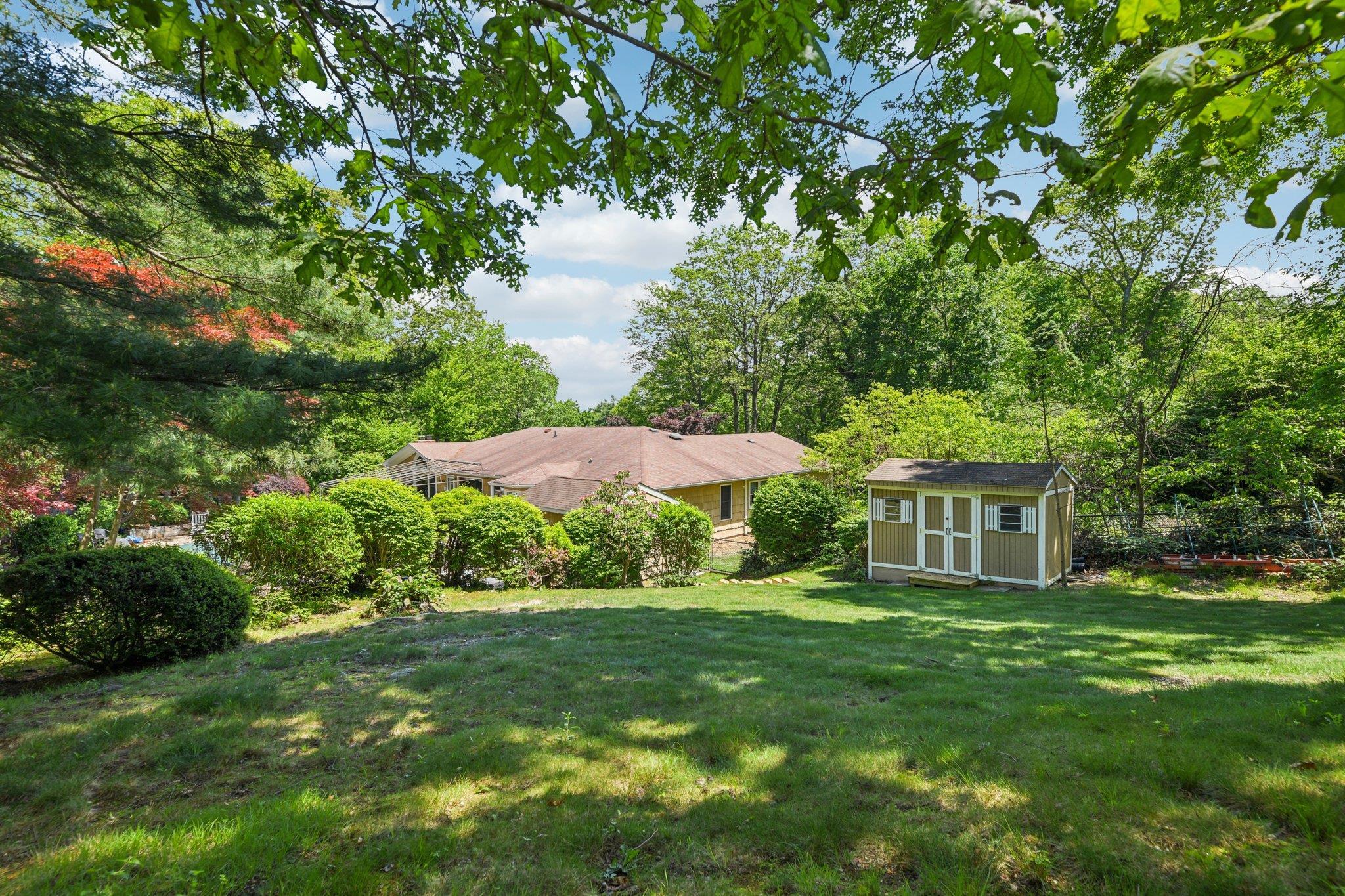 Single Family Stepping Stone  Suffolk County, NY 11746, MLS-853666-39