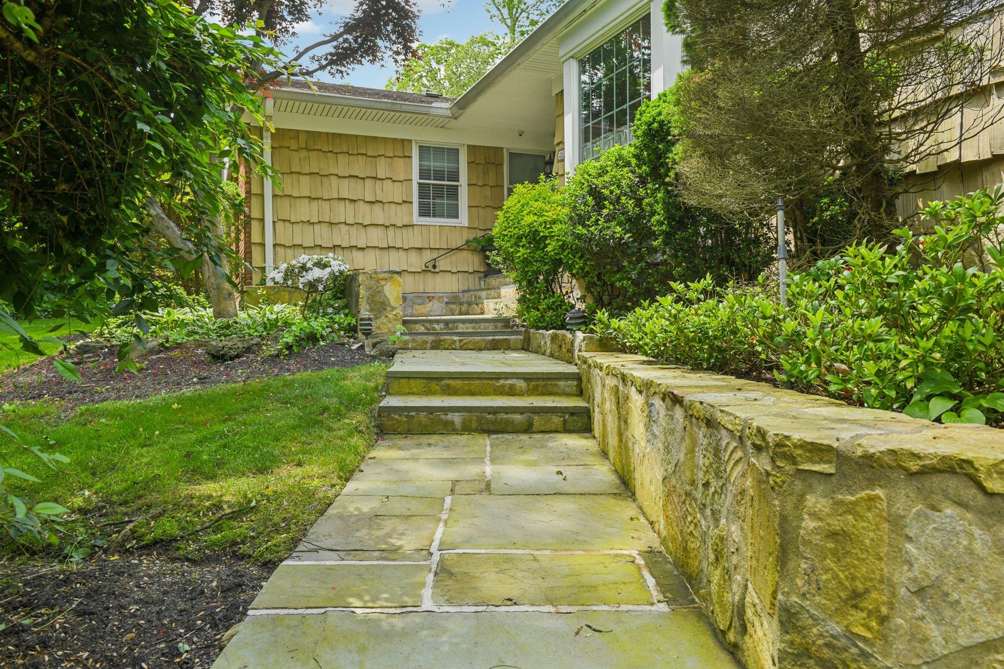 Single Family Stepping Stone  Suffolk County, NY 11746, MLS-853666-4