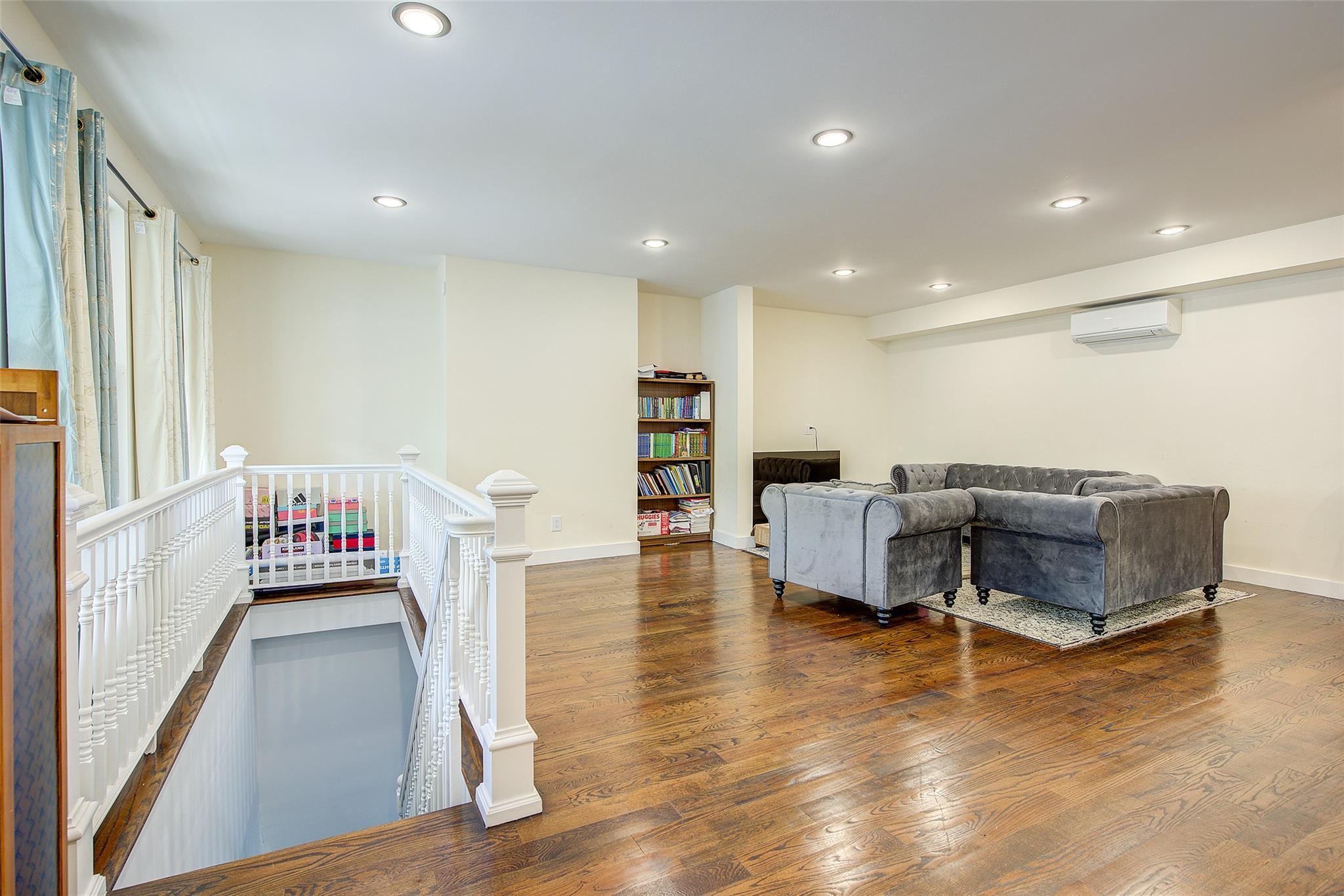 Single Family Brewster St  Staten Island, NY 10304, MLS-853682-25