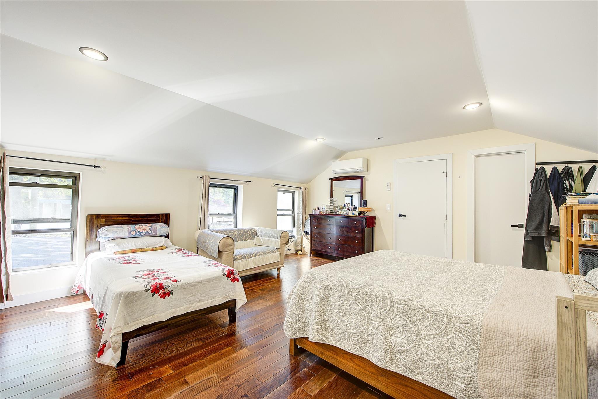 Single Family Brewster St  Staten Island, NY 10304, MLS-853682-32