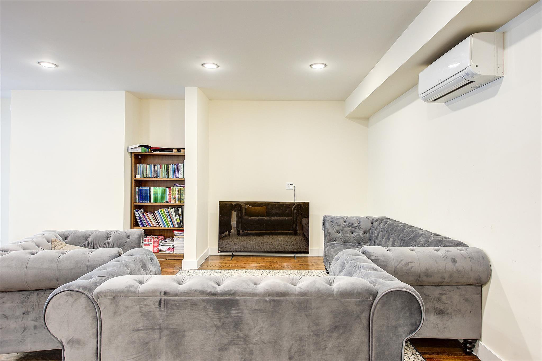 Single Family Brewster St  Staten Island, NY 10304, MLS-853682-4