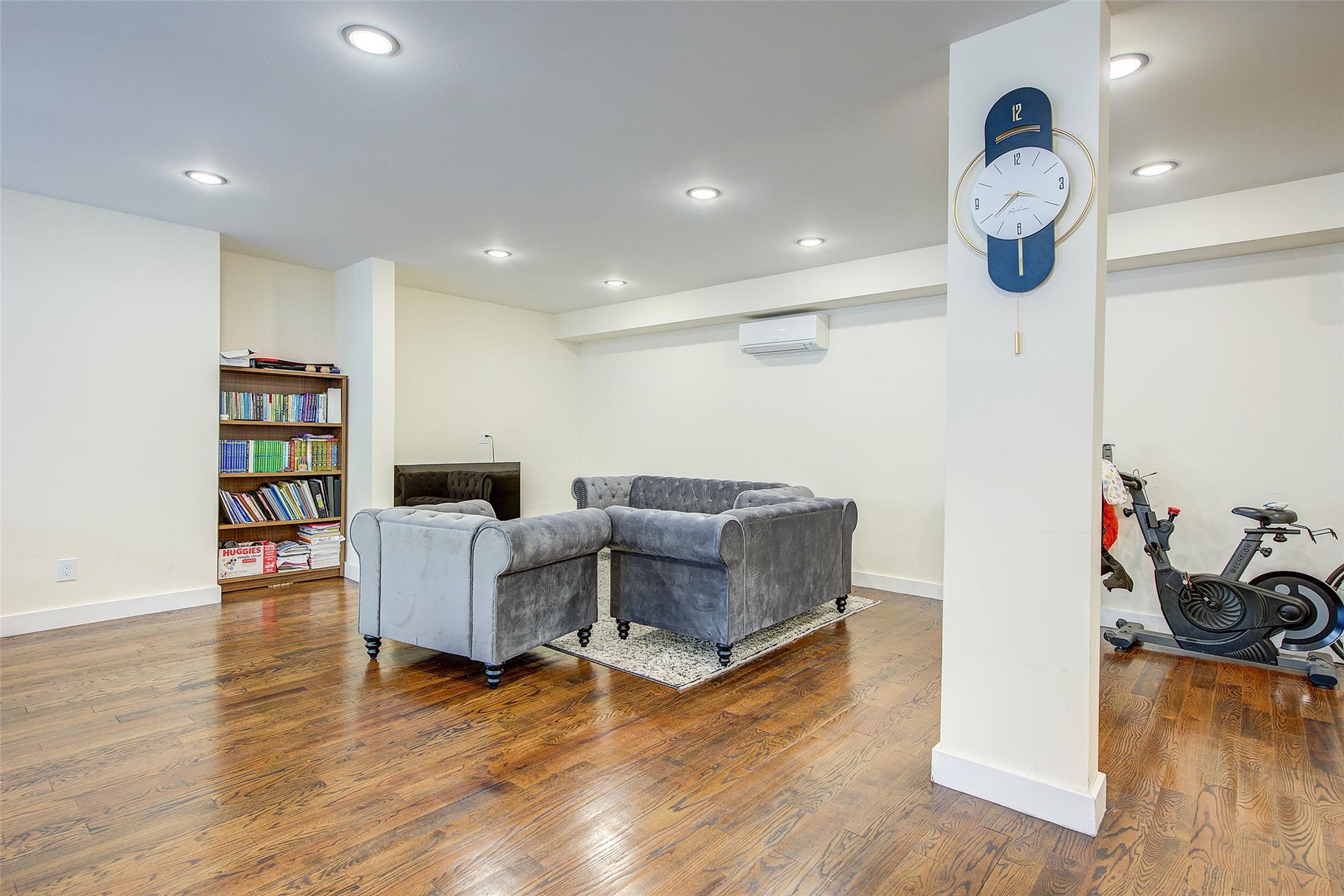 Single Family Brewster St  Staten Island, NY 10304, MLS-853682-9