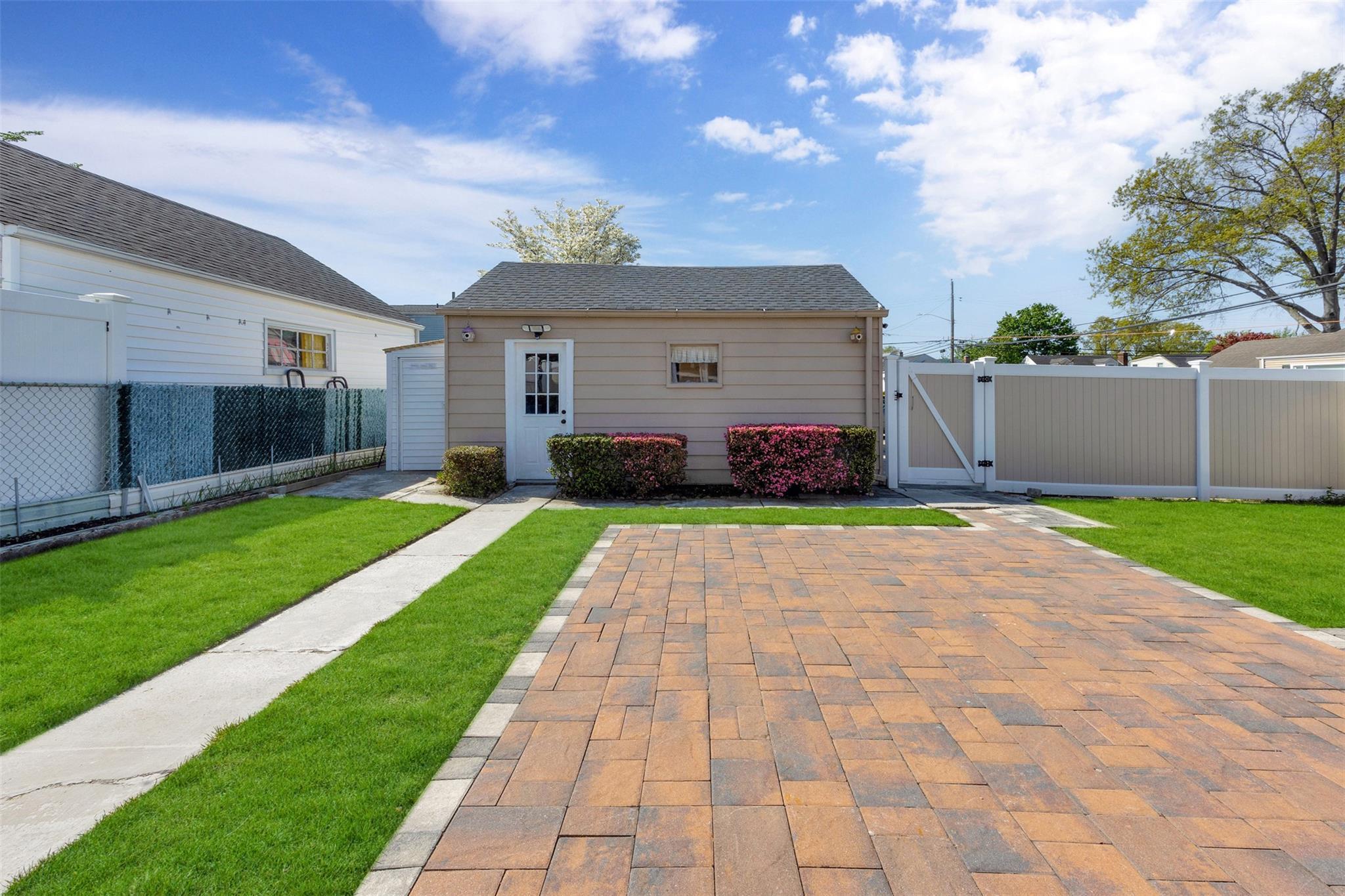 Single Family Kingston  Nassau County, NY 11801, MLS-853785-25