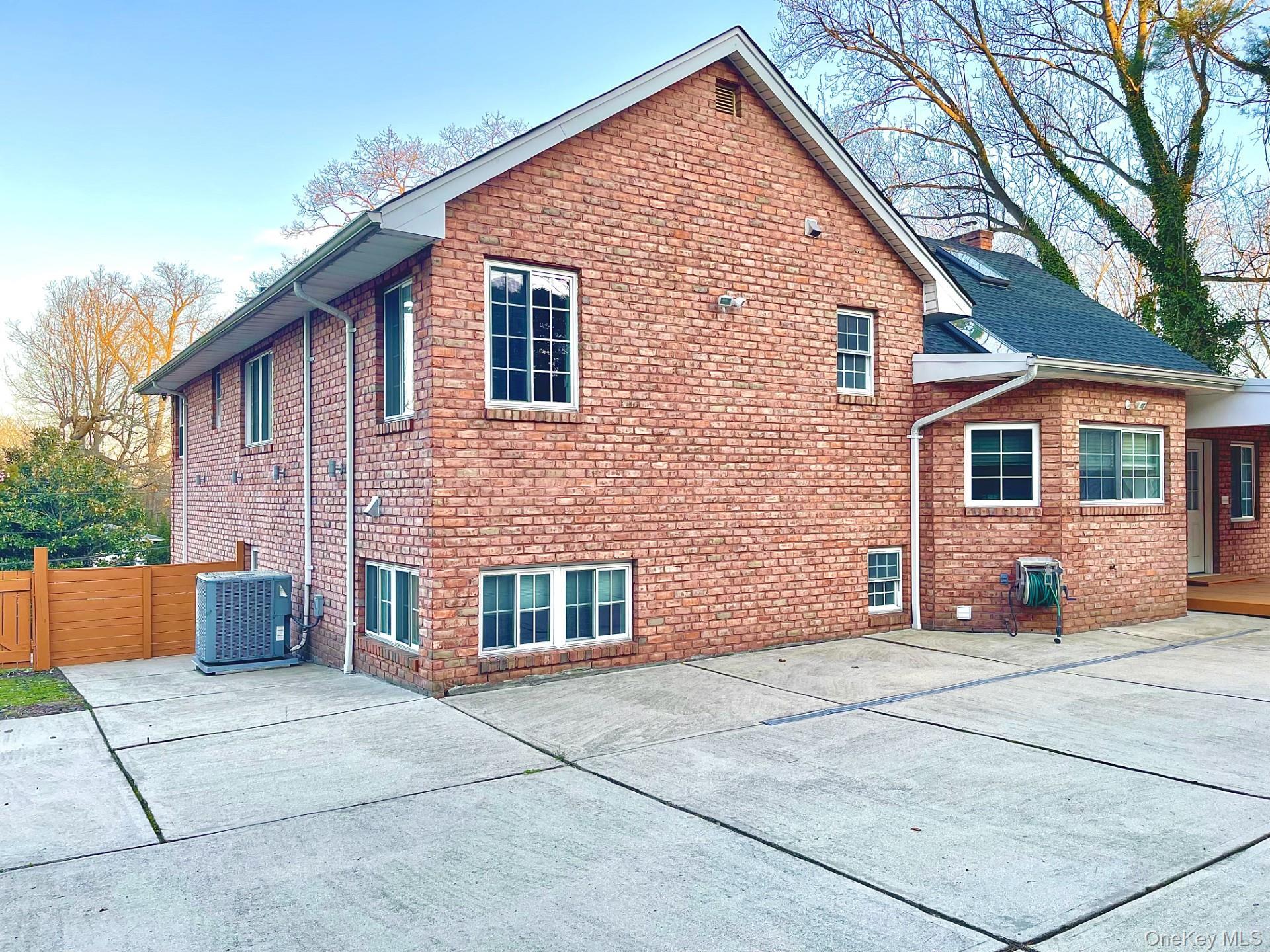 Single Family Oakdale  Nassau County, NY 11577, MLS-853803-6