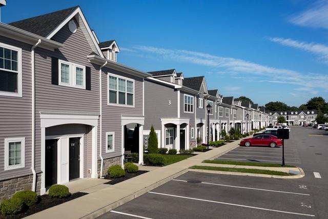 Apartment Sutton  Suffolk County, NY 11729, MLS-853834-2