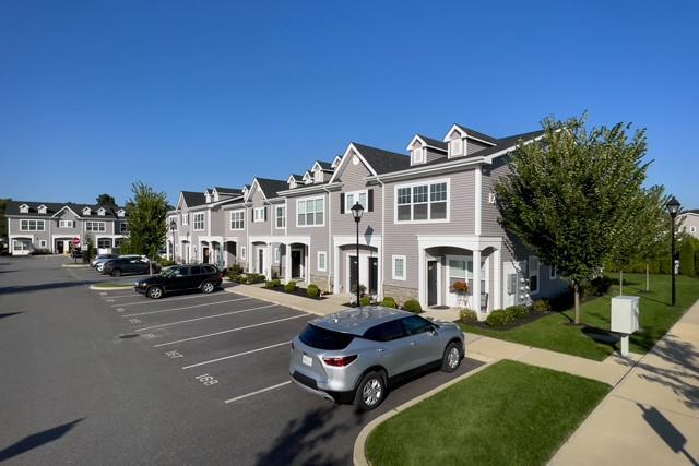 Apartment Sutton  Suffolk County, NY 11729, MLS-853834-3