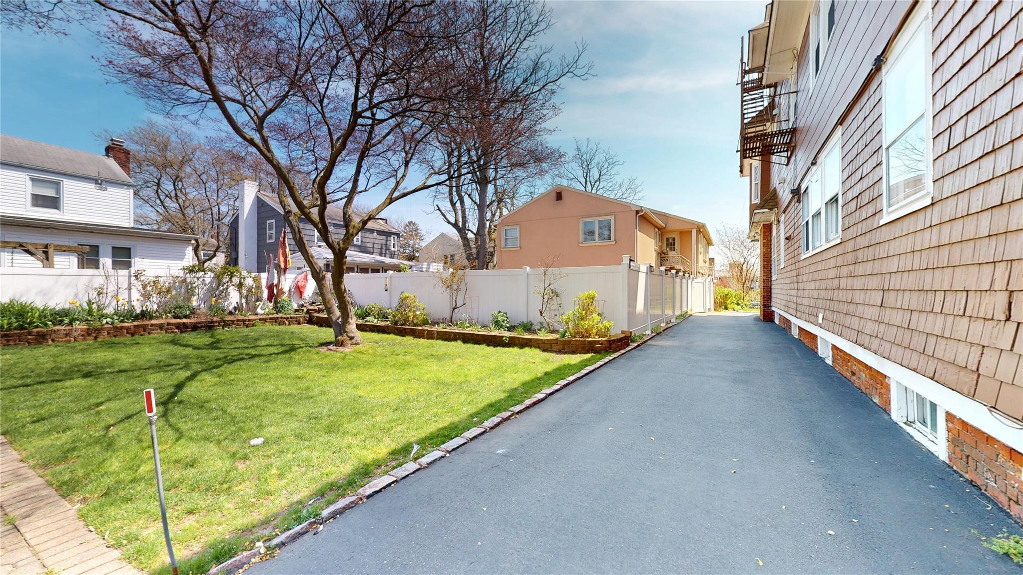 Single Family Healy  Queens, NY 11691, MLS-853842-4