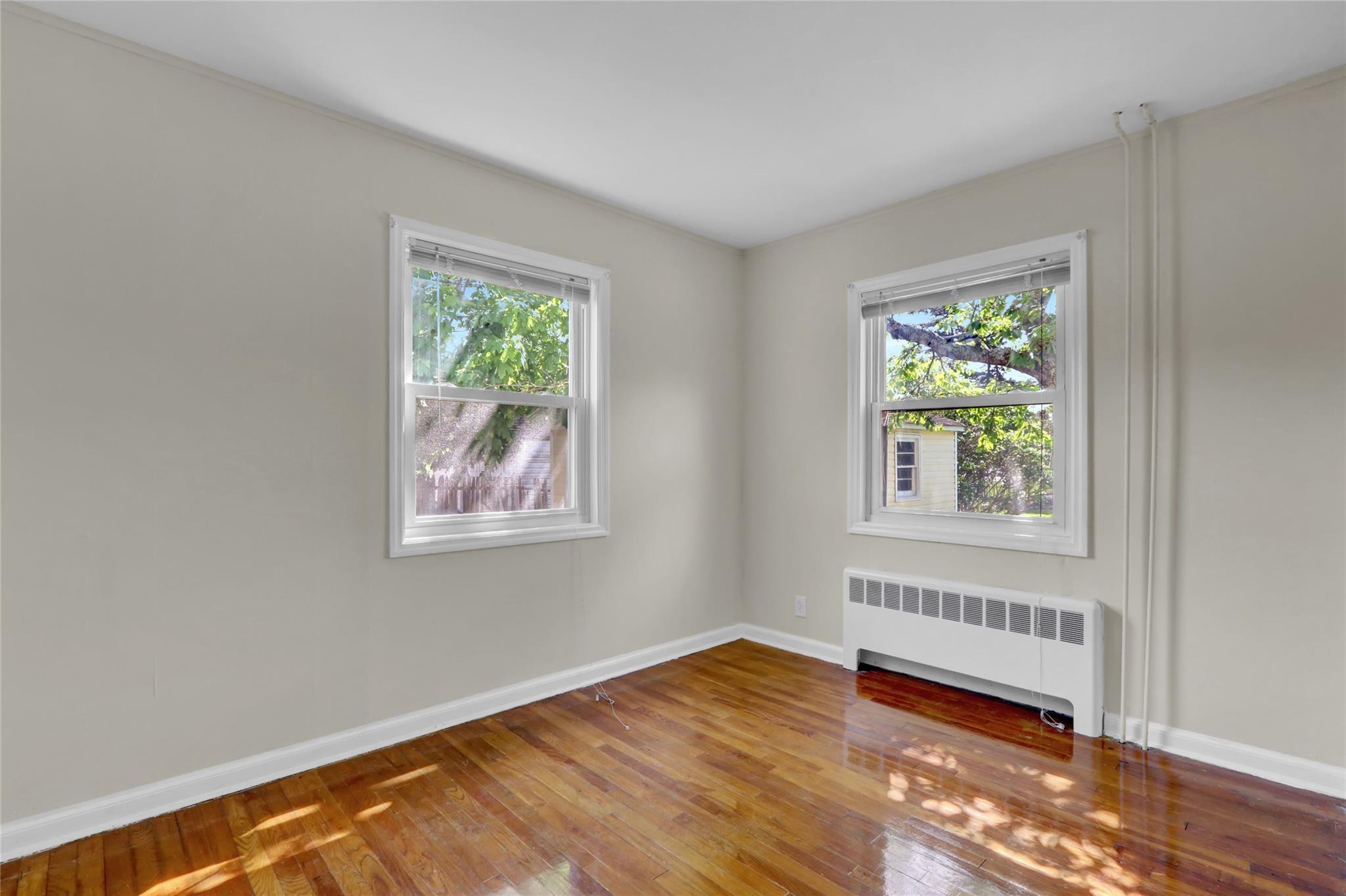 Single Family Manor  Suffolk County, NY 11706, MLS-853893-10
