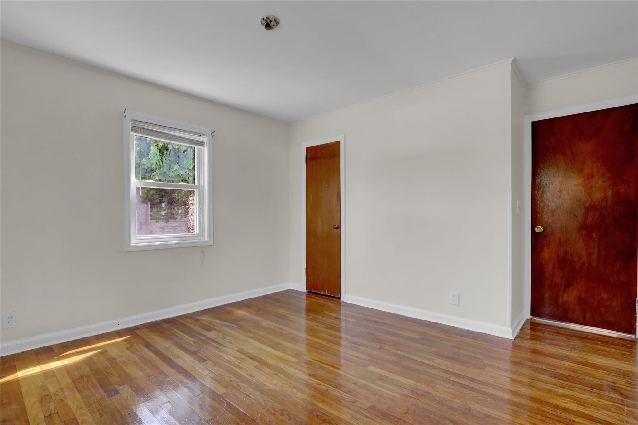 Single Family Manor  Suffolk County, NY 11706, MLS-853893-11