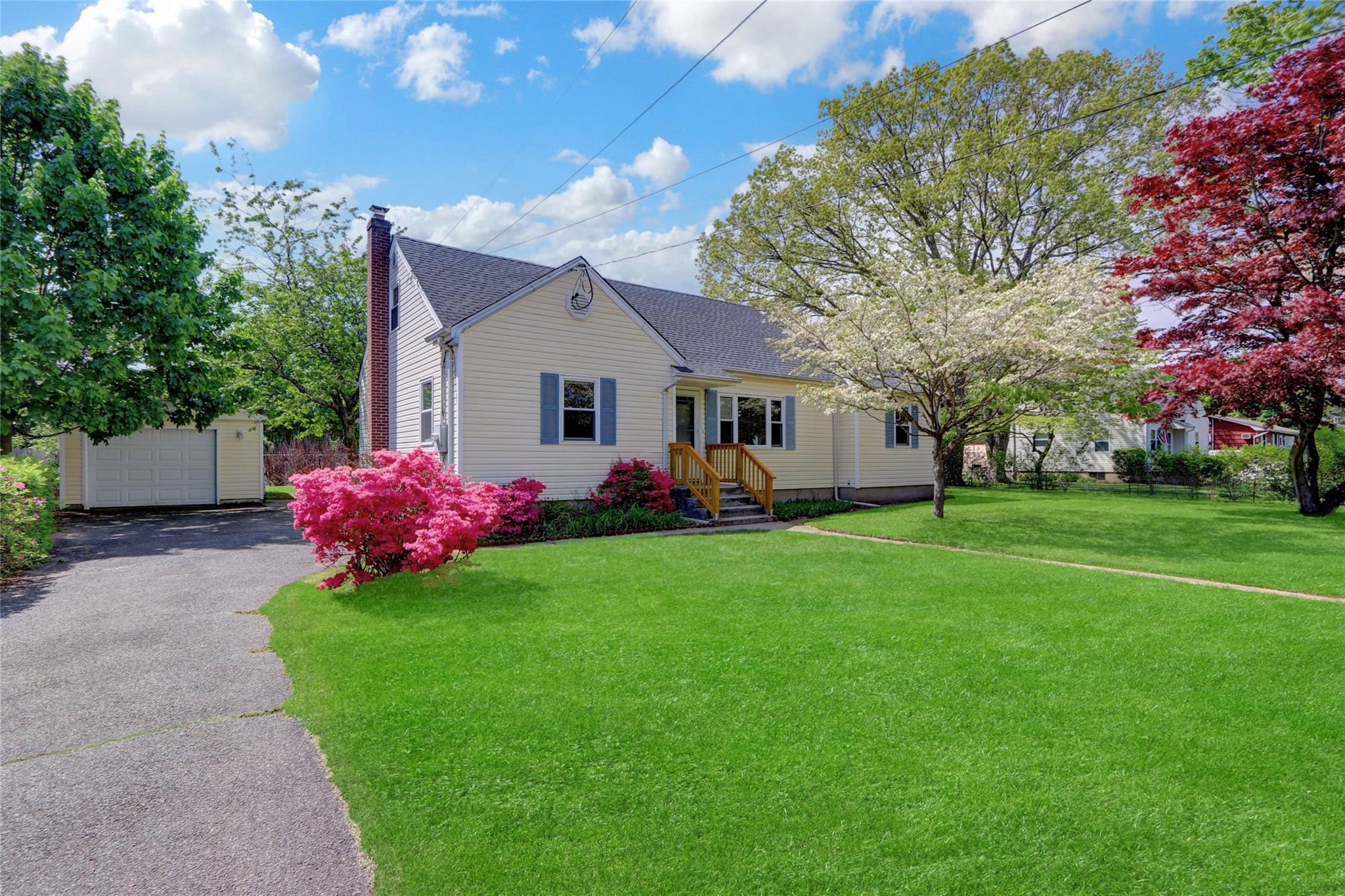 Single Family Manor  Suffolk County, NY 11706, MLS-853893-26