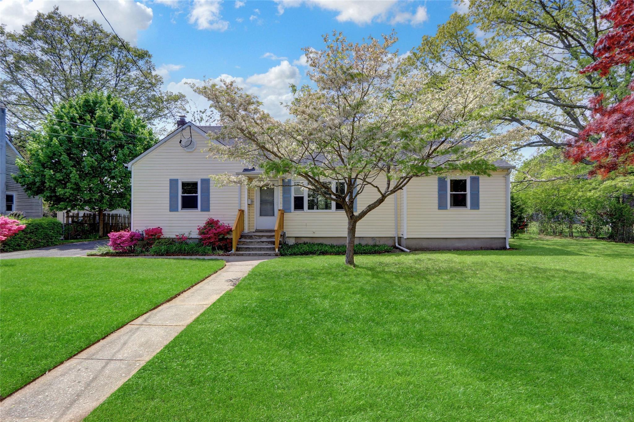 Single Family Manor  Suffolk County, NY 11706, MLS-853893-27
