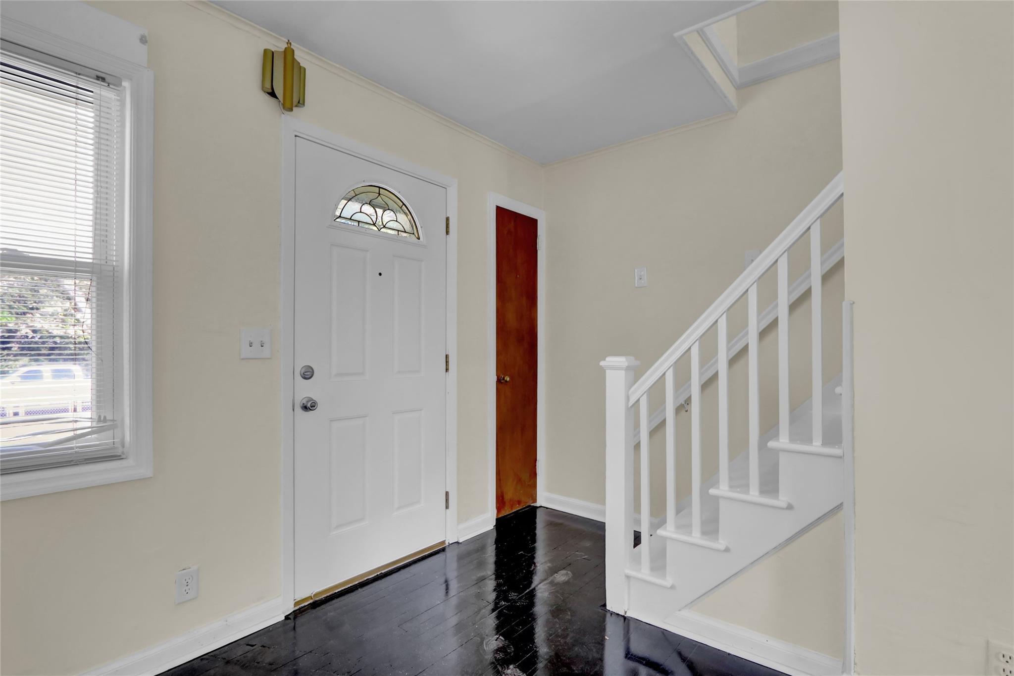 Single Family Manor  Suffolk County, NY 11706, MLS-853893-3