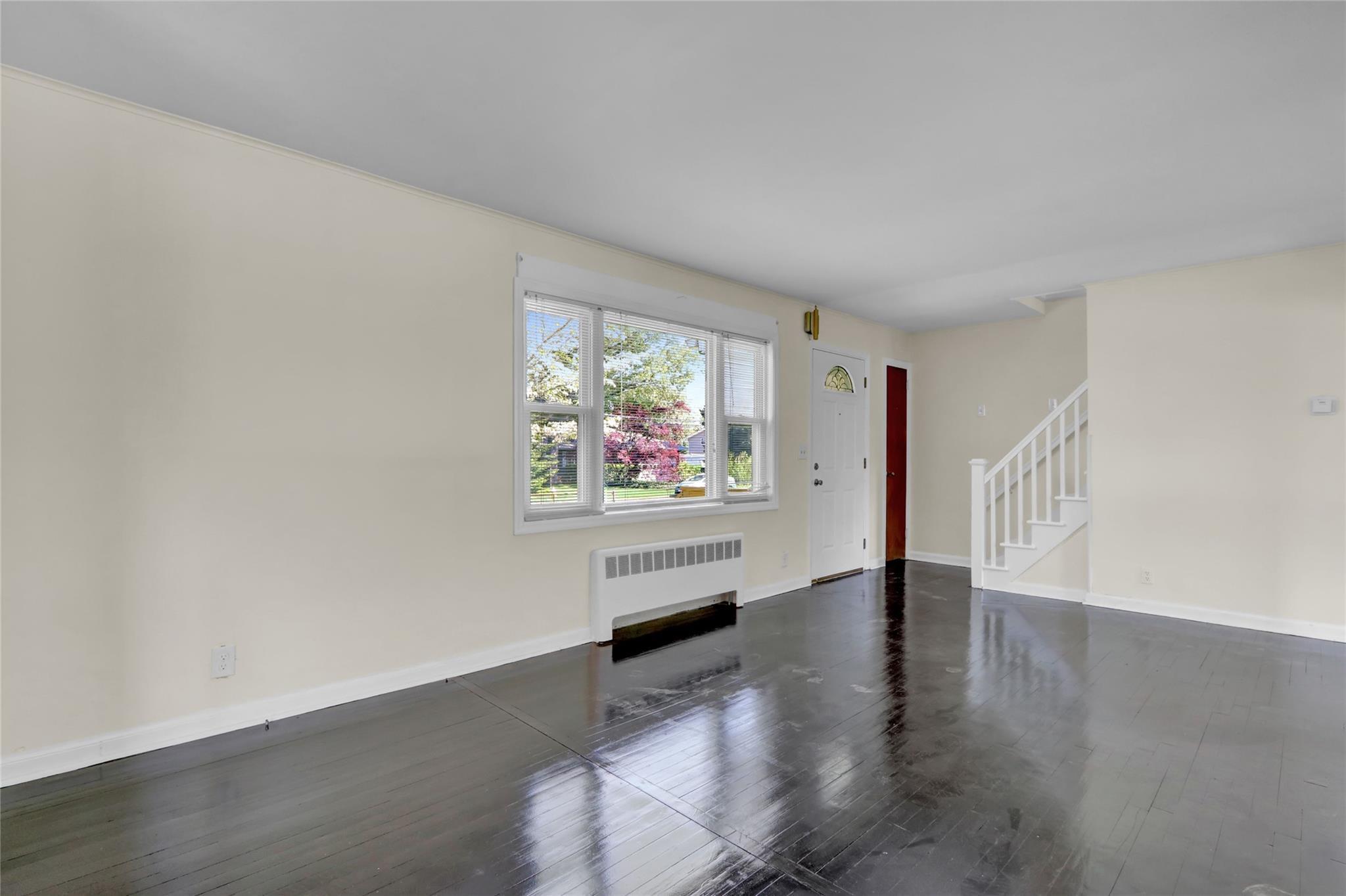 Single Family Manor  Suffolk County, NY 11706, MLS-853893-4