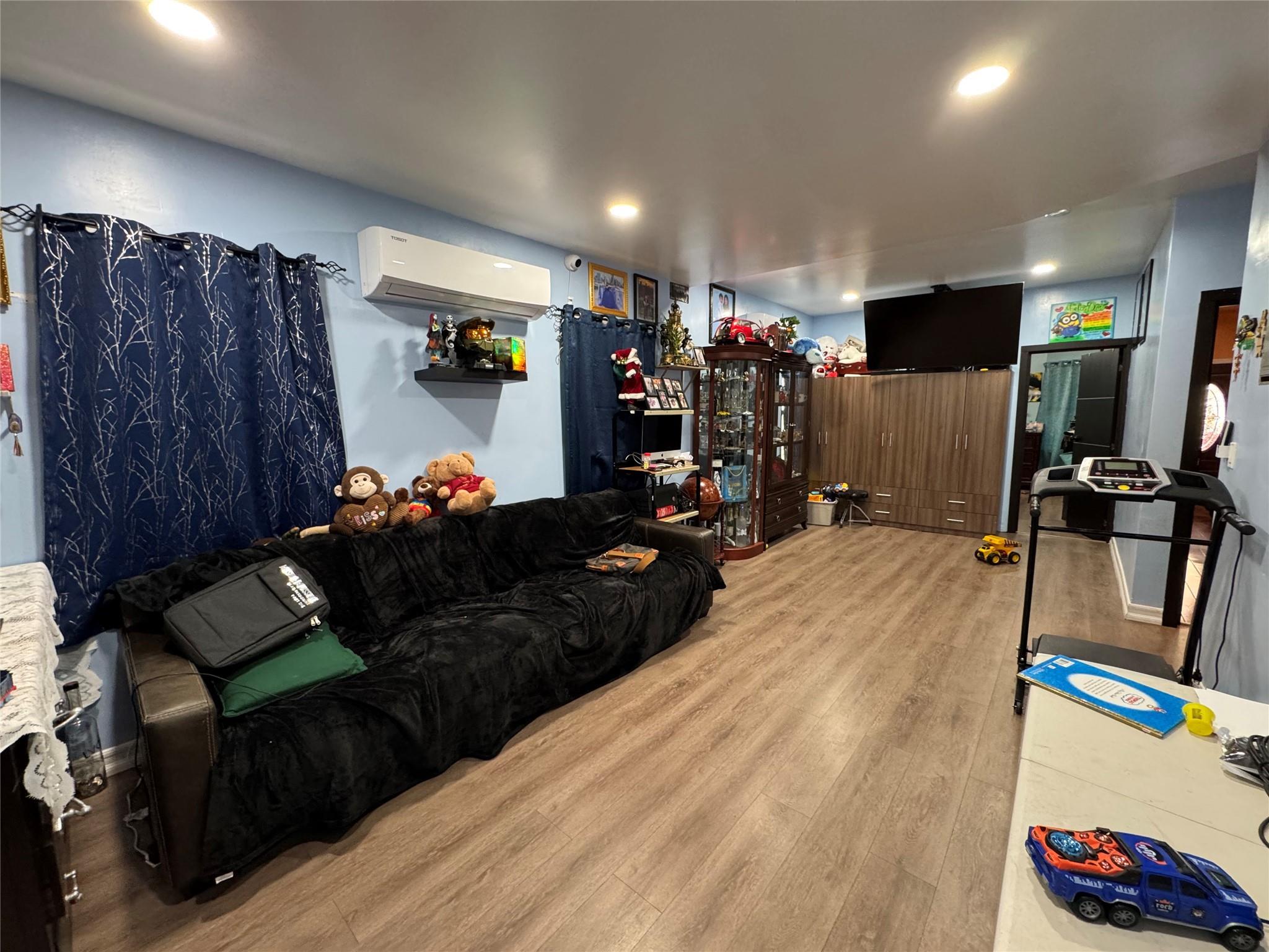Single Family 101st  Queens, NY 11368, MLS-853920-2