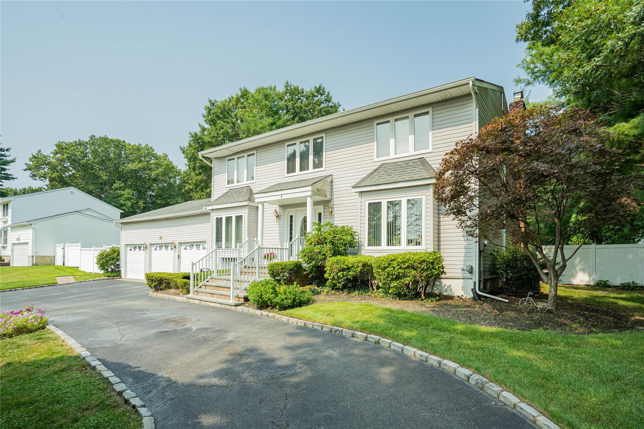 Single Family Stonehurst  Suffolk County, NY 11746, MLS-854029-2