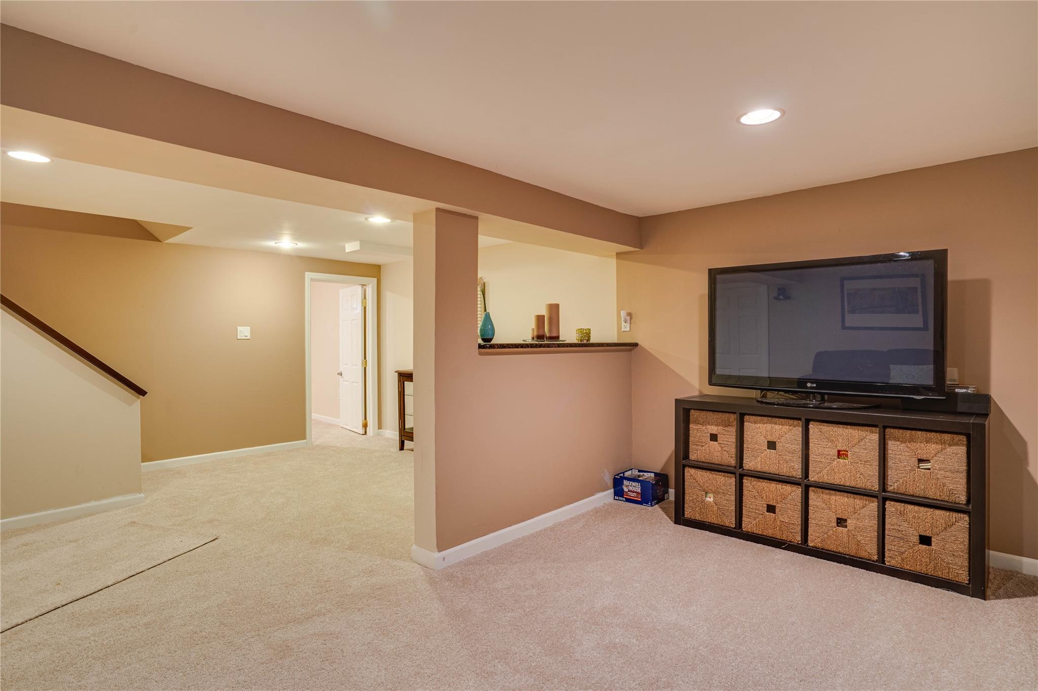 Single Family Stonehurst  Suffolk County, NY 11746, MLS-854029-37