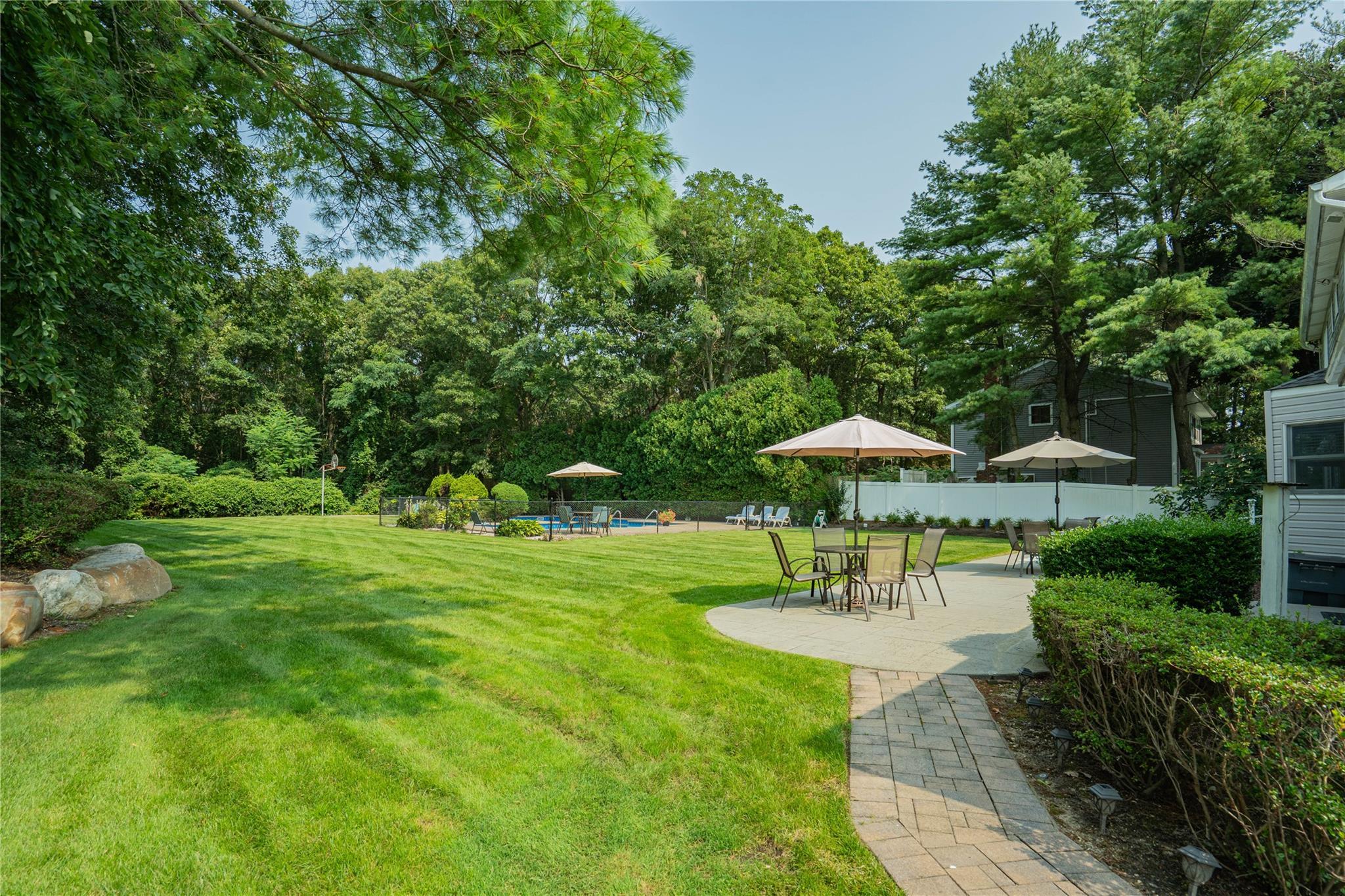 Single Family Stonehurst  Suffolk County, NY 11746, MLS-854029-38