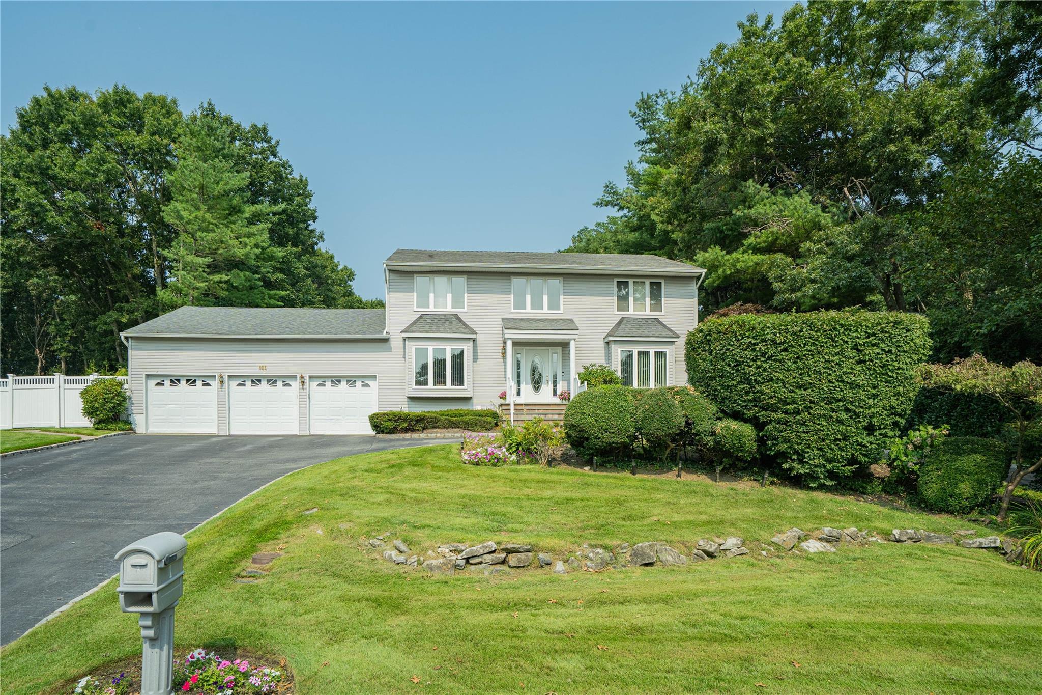 Single Family Stonehurst  Suffolk County, NY 11746, MLS-854029-6