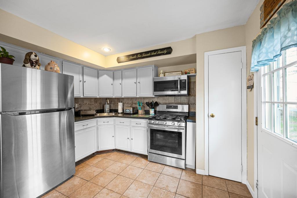 Single Family Parkwood  Suffolk County, NY 11967, MLS-854041-13