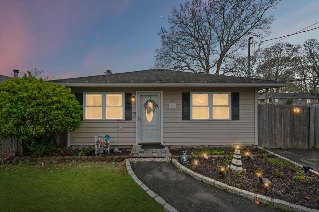 Single Family Parkwood  Suffolk County, NY 11967, MLS-854041-23