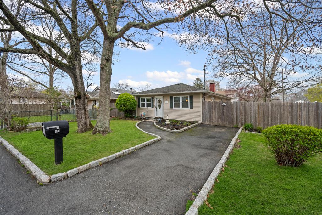 Single Family Parkwood  Suffolk County, NY 11967, MLS-854041-3
