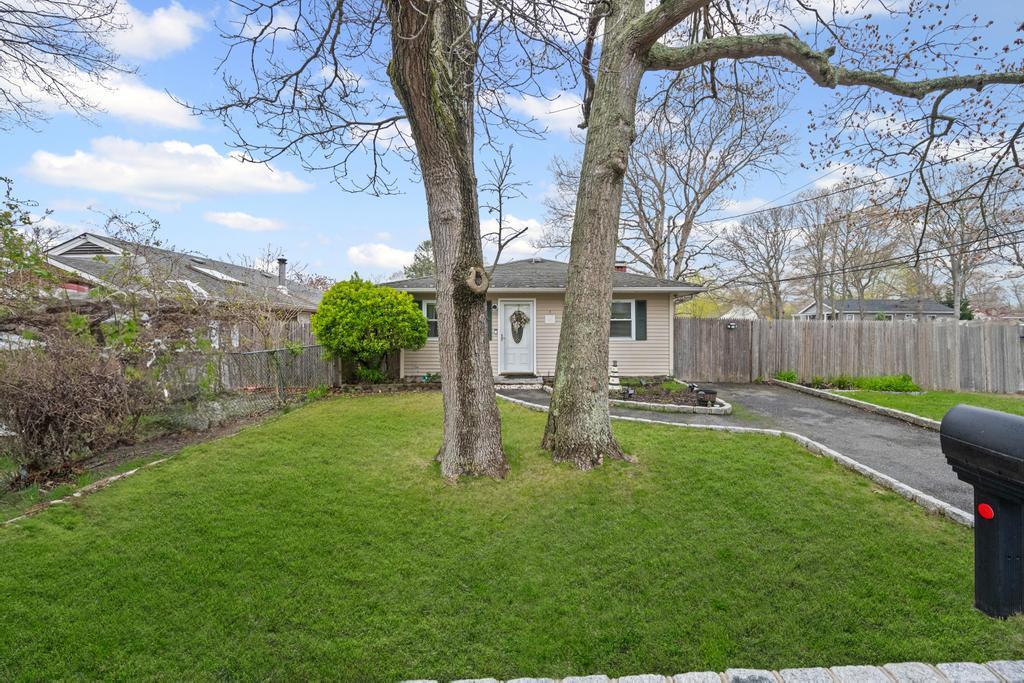 Single Family Parkwood  Suffolk County, NY 11967, MLS-854041-4