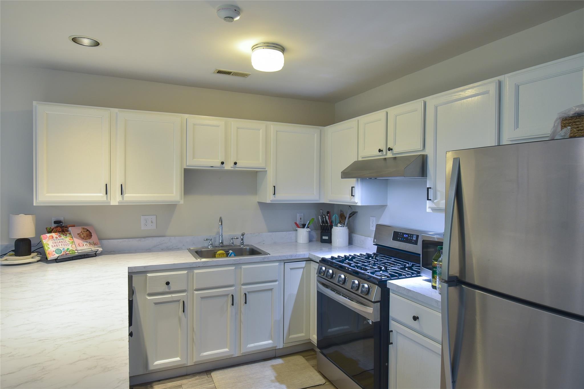 Single Family Gothic  Suffolk County, NY 11949, MLS-854052-8