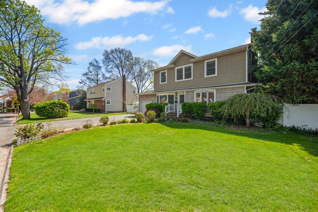Single Family 14th  Suffolk County, NY 11704, MLS-854074-2