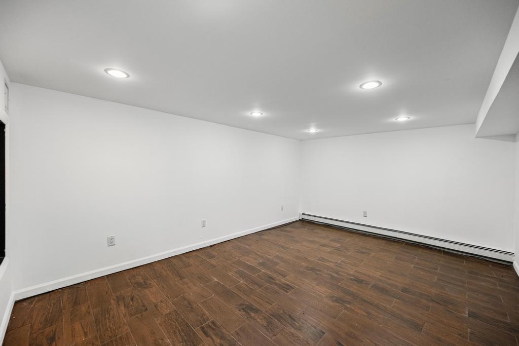 Single Family 14th  Suffolk County, NY 11704, MLS-854074-36